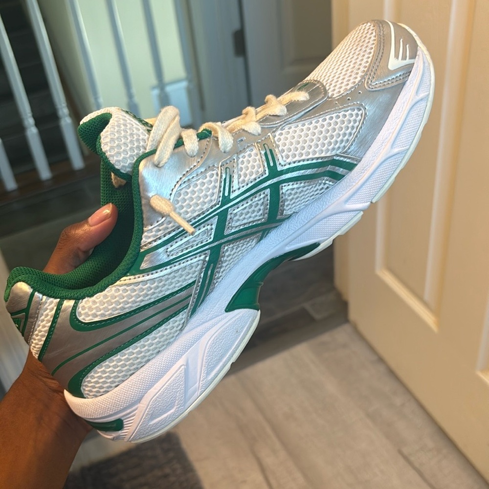 ASICS - Picture 4 of 7